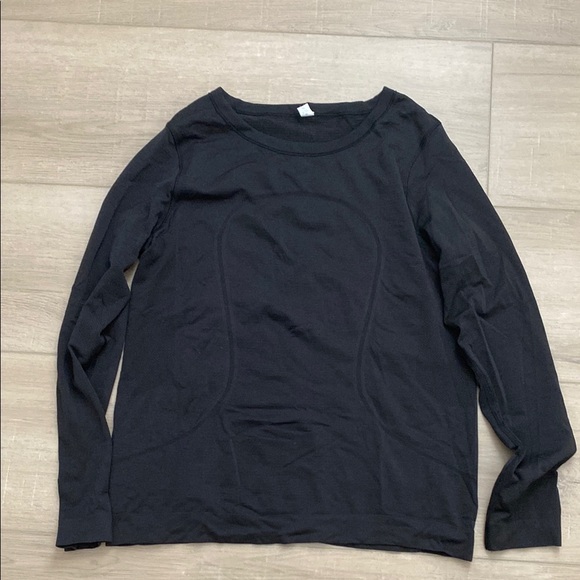 Lululemon relaxed swiftly long sleeve - Picture 1 of 3